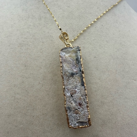 Natural Red Amethyst and Gold Plated Bar Necklace on Thin Twisted Chain - Picture 7 of 9